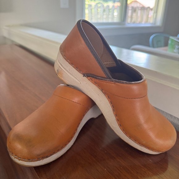 Dansko Clogs Womens EUR 38 Brown Leather Classic Work Stability Comfort Shoe - Picture 11 of 12